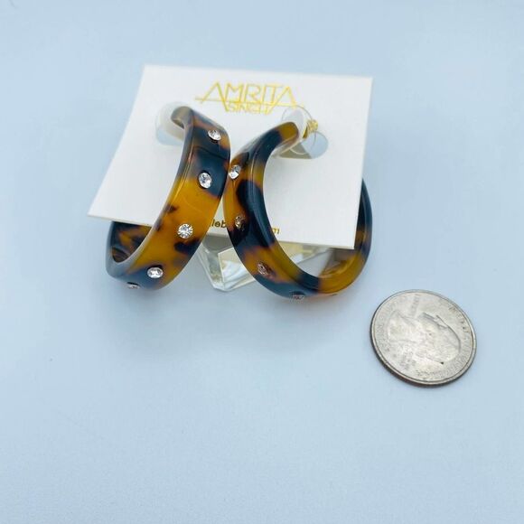 Amrita Singh Tortoise Resin Crystal Hoop Earrings - Picture 3 of 5